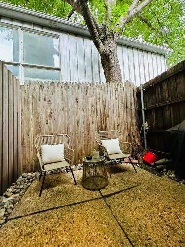 Удобства, HiFi Sound & Comfort - Uptown Dallas / 2-story loft in Оак Лаун