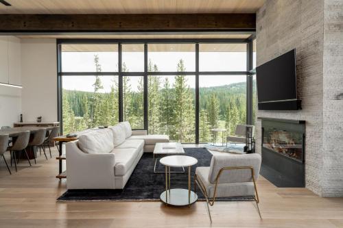11 Treeline by Moonlight Basin Lodging in Big Sky, USA