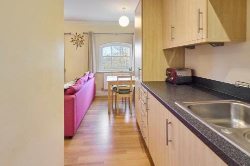 Nunnery Fields - Cosy apartment with on site parking - image 10