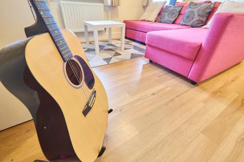 Nunnery Fields - Cosy apartment with on site parking - image 4