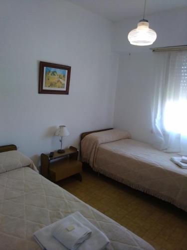 2 twin beds