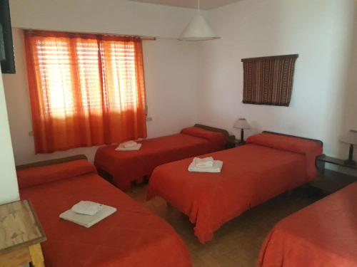 4 twin beds
