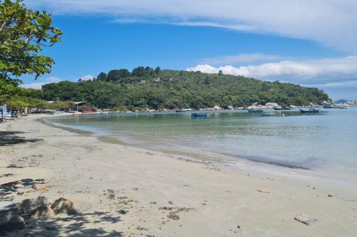 Casa de praia ampla e confortável em Governador Celso Ramos