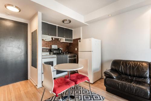 Cozy apartment close to Downtown - 104