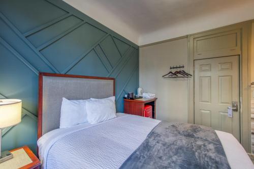Ram's Hotel - image 14