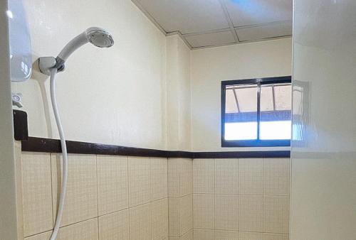 Ванная комната, RedDoorz @ Cion Suites Mintal Davao near Сул Орхидс