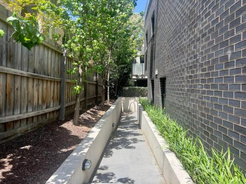 Glen Iris Gem - Modern Apartment with Car Park