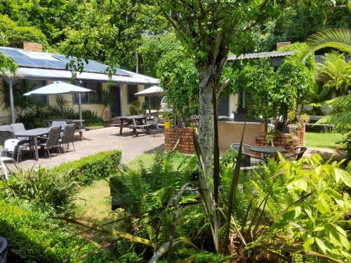 สวน, Coach House Inn in ไบรท์