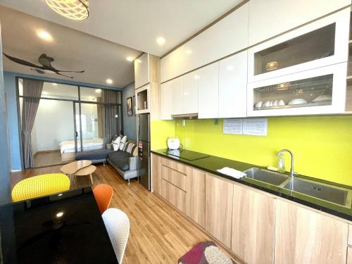 Apartment with Sea View image 9