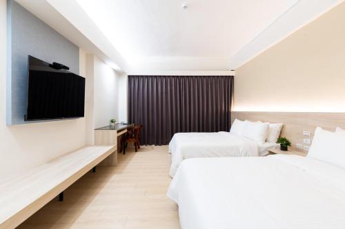 Quadruple Room with Bath image 2