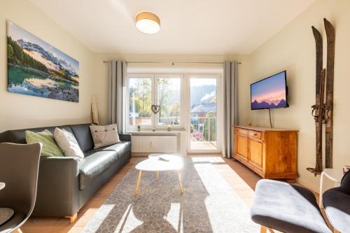 Apartment with Mountain View