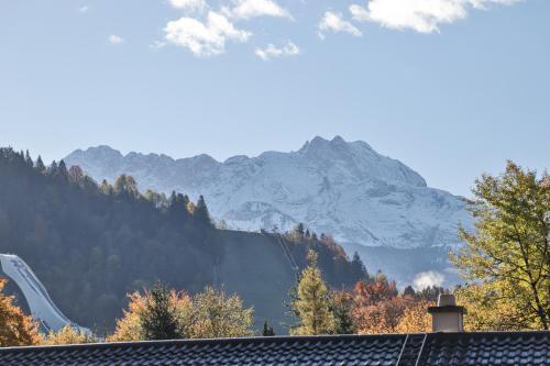 Apartment with Mountain View image 7