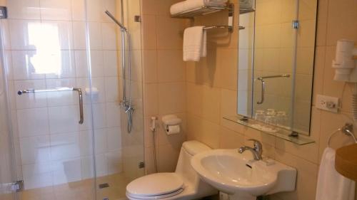 One Pacific Place Serviced Residences, Manille (photo 6)