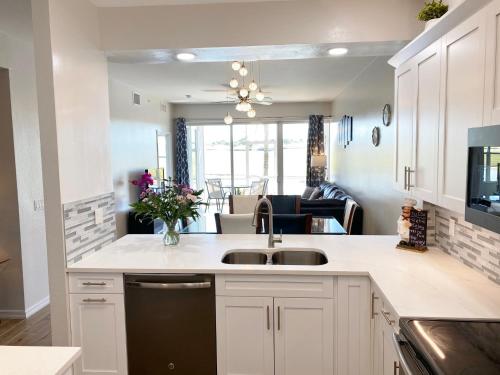 Greenlinks at Lely Luxury Purple Orchid Fully Renovated Modern 1st floor 3bdr Golf Resort Villa, Naples (fotografie 4)