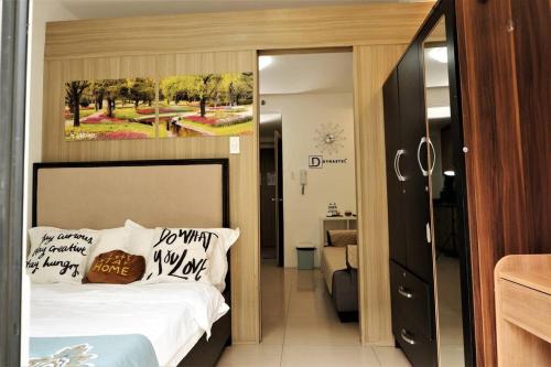 Pasay Mall of Asia 1151 Shore Residences HomeVibe Staycation nr SMX Ikea, Metro Manila