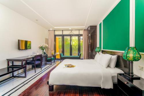 Deluxe Double Room with Garden View