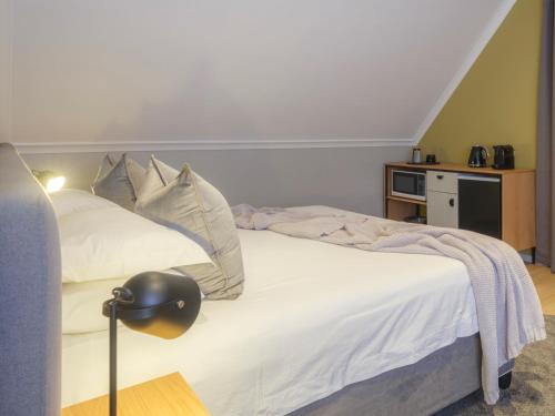 Twin Room image 2