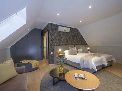 Twin Room image 3