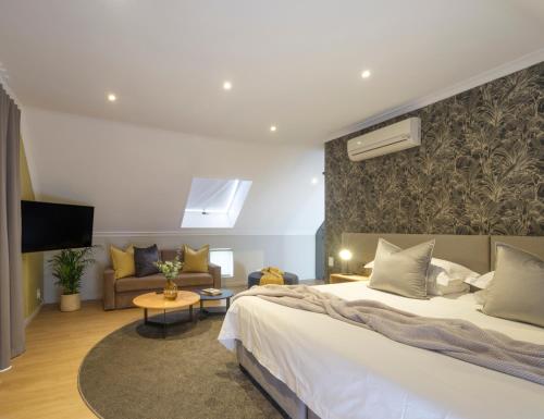 Twin Room image 4