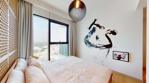Artistic John & Yoko Retreat in Downtown Dubai - Unwind with Elegance - image 5