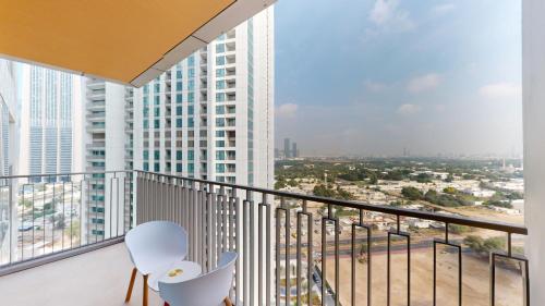 Artistic John & Yoko Retreat in Downtown Dubai - Unwind with Elegance - image 14