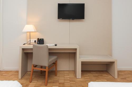 2 twin beds