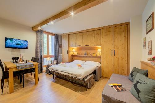Studio Les Caribous Mountain Retreat - Happy Rentals