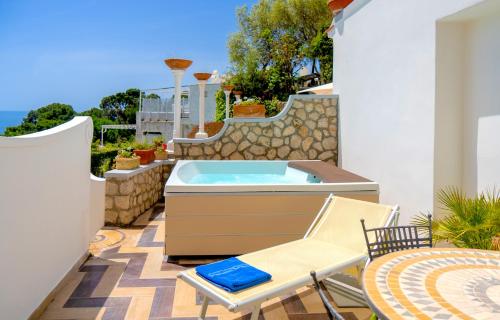 Deluxe Double Room with partial sea view and Terrace outdoor Jacuzzi