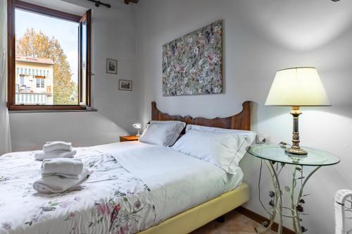 Arno River Quiet Apartment - Tap to explore photos