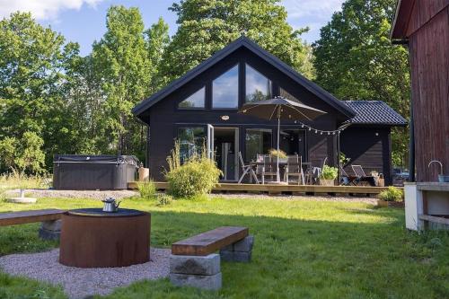 Newly built cottage with jacuzzy and sauna - Älmhult