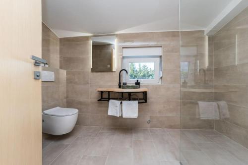 Villa Soleil blanc luxury villa with private pool - image 3