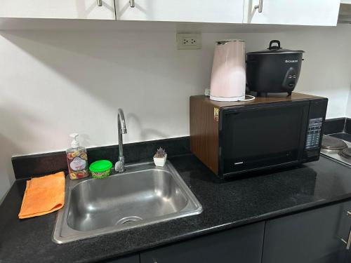 Kitchen, Sea Residences MOA Pasay City - Ruffa's Condotel near SM Mall of Asia