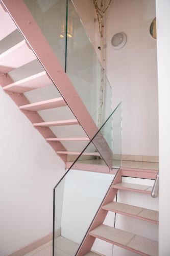 The Luxury Inn - image 11