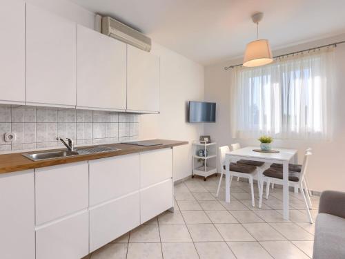 Apartment Fiore-2 by Interhome in Gedici