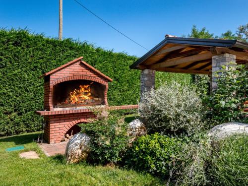 Apartment Fiore-2 by Interhome in Gedici