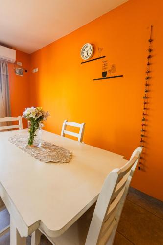 One-Bedroom Apartment image 7