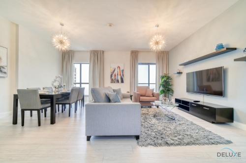 Urbane 2BR At Shams 1 JBR by Deluxe Holiday Homes, Dubaj