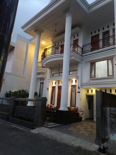 Homestay Omah Putih - Bandongan