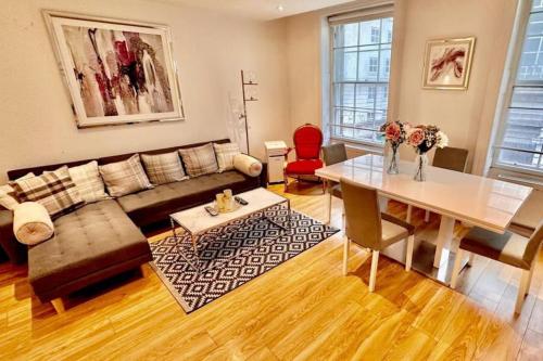 Haymarket 2: Large Central Apt!