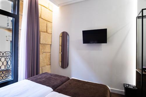 Twin Room Plus with City View image 7