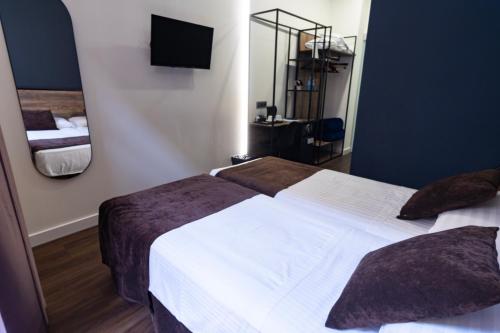 Twin Room Plus with City View image 9