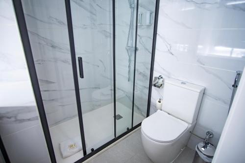 Standard Twin Room image 10
