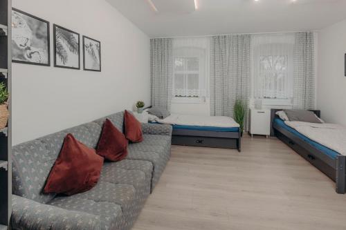 . WOLSKA APARTMENT 80m2 - 7 people, 3 rooms