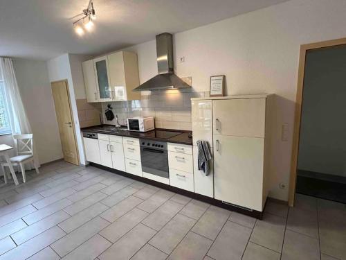 Konyha, 5-Zimmer-Maisonette Wohnung in Altenstadt