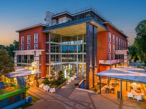 Hotel Divinus - Hôtel - Debrecen