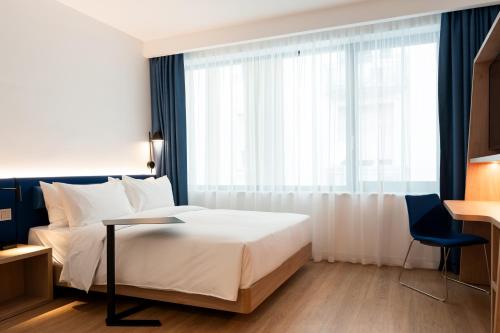 Queen Room - Mobility Access image 1