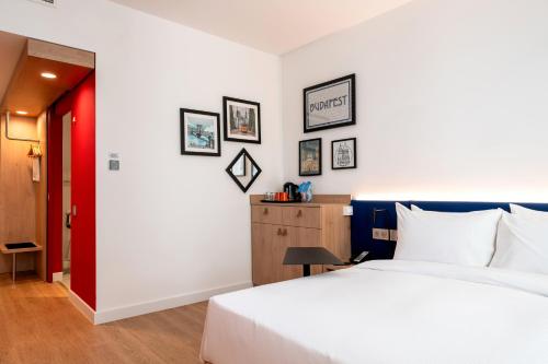 Queen Room image 1