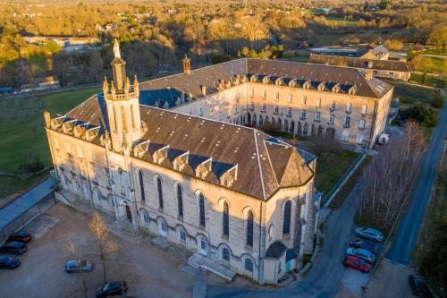 . Le grand couvent de Gramat