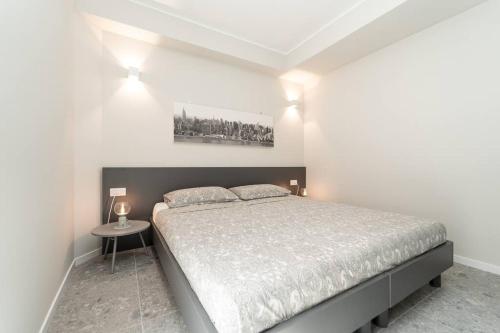  Apt 2 min from the Cathedral with private parking in Como