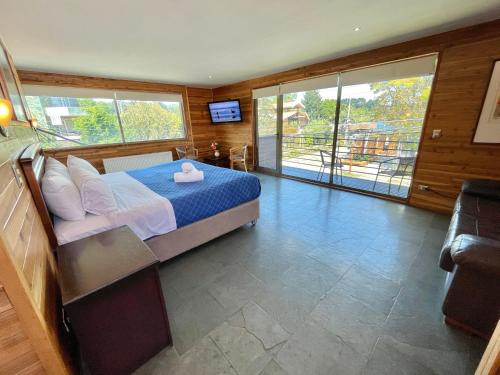 شرفة/ تراس, Hotel Costanera Pucon in بوكون